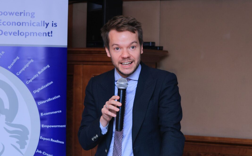 Lukas Kupfernagel Lukas Kupfernagel
@Sudan