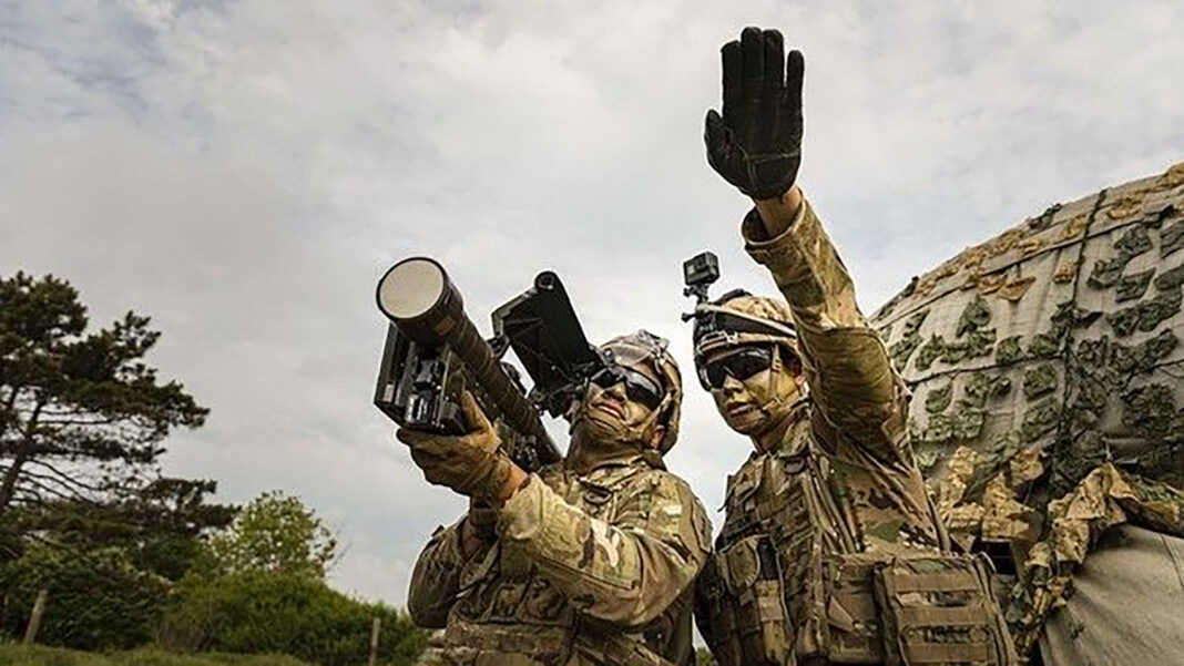 Soldaten mit Stinger-System – ©US Army