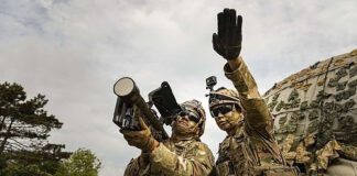 Diehl Defense and Raytheon want to build Stinger missiles together Soldaten mit Stinger-System – ©US Army