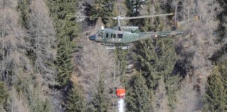 Bundesheer hilft bei Waldbrand-Bekämpfung AB212 im Löscheinsatz – ©Bundesheer