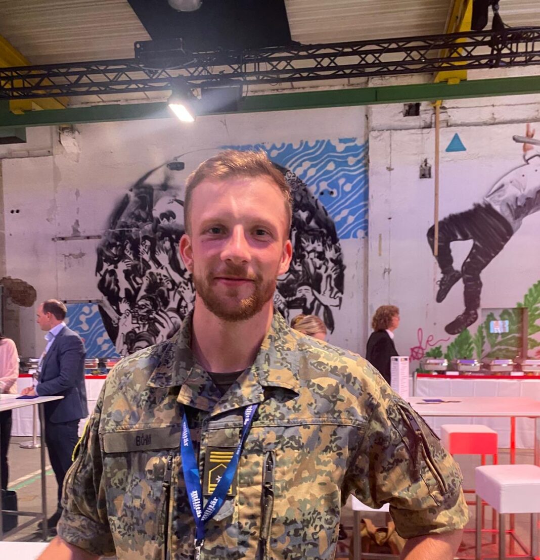 Fähnrich Moritz Böhm bei der DroneVation & Defence 2025. ©Militär Aktuell/Quint