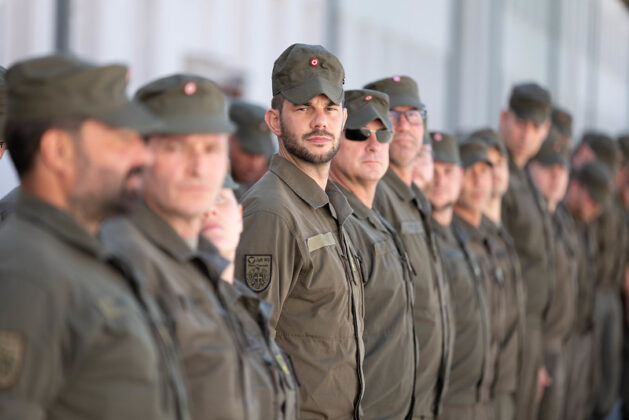 Ein Teil des Ganzen: Stefan Tesch, Redakteur bei Militär Aktuell, ist Miliz-Offizier im Jägerbataillon Wien 2. ©Bundesheer