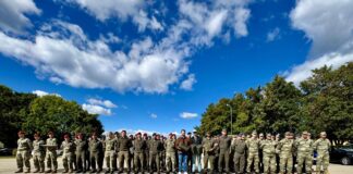 “Soldiers with a heart” hand over sleeping bags ©Christoph Hofmeister