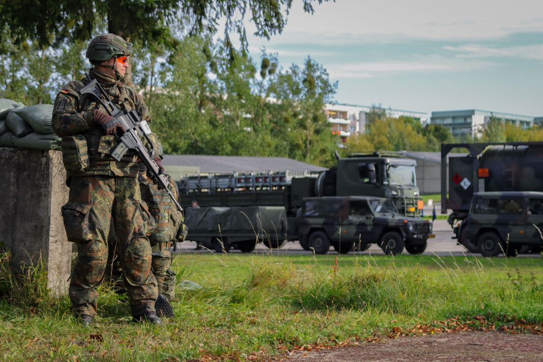 Eine niederländische Kolonne erreicht das Convoy Support Center in der Uckermark – ©PIZ Heer/Schulz