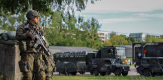 Bundeswehr: Convoy Support Center für niederländische Streitkräfte Eine niederländische Kolonne erreicht das Convoy Support Center in der Uckermark – ©PIZ Heer/Schulz