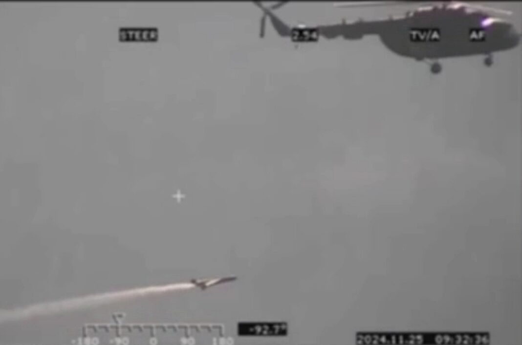 Ukrainischer Hubschrauber bekämpft Drohne – ©Archiv