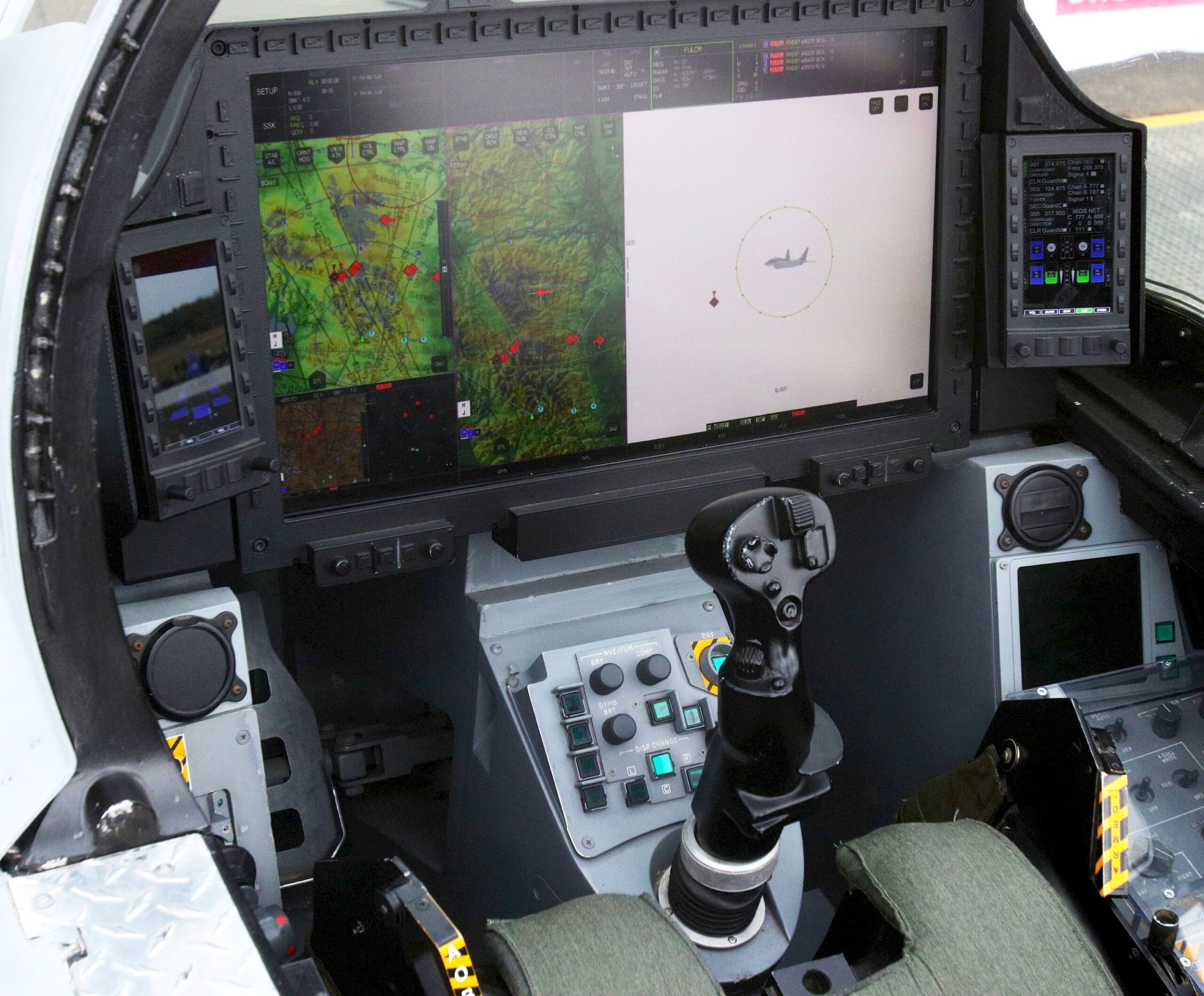 Mögliches zukünftiges Eurofighter-Cockpit – ©Georg Mader Mögliches zukünftiges Eurofighter-Cockpit – ©Georg Mader