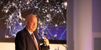 General John W. Raymond über die Zukunft der Weltraumstreitkräfte General (ret.) John W. Raymond, U.S. Space Force und U.S. Space Command, bei der Weltraumkonferenz in Ottobrunn. ©IABG