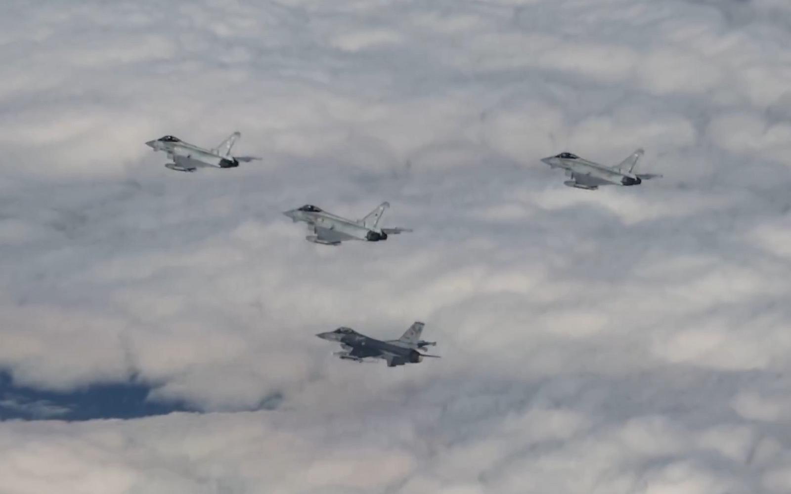 Eurofighter-Kampfjets mit Begleitschutz – ©Türkei MoD Eurofighter-Kampfjets mit Begleitschutz – ©Türkei MoD