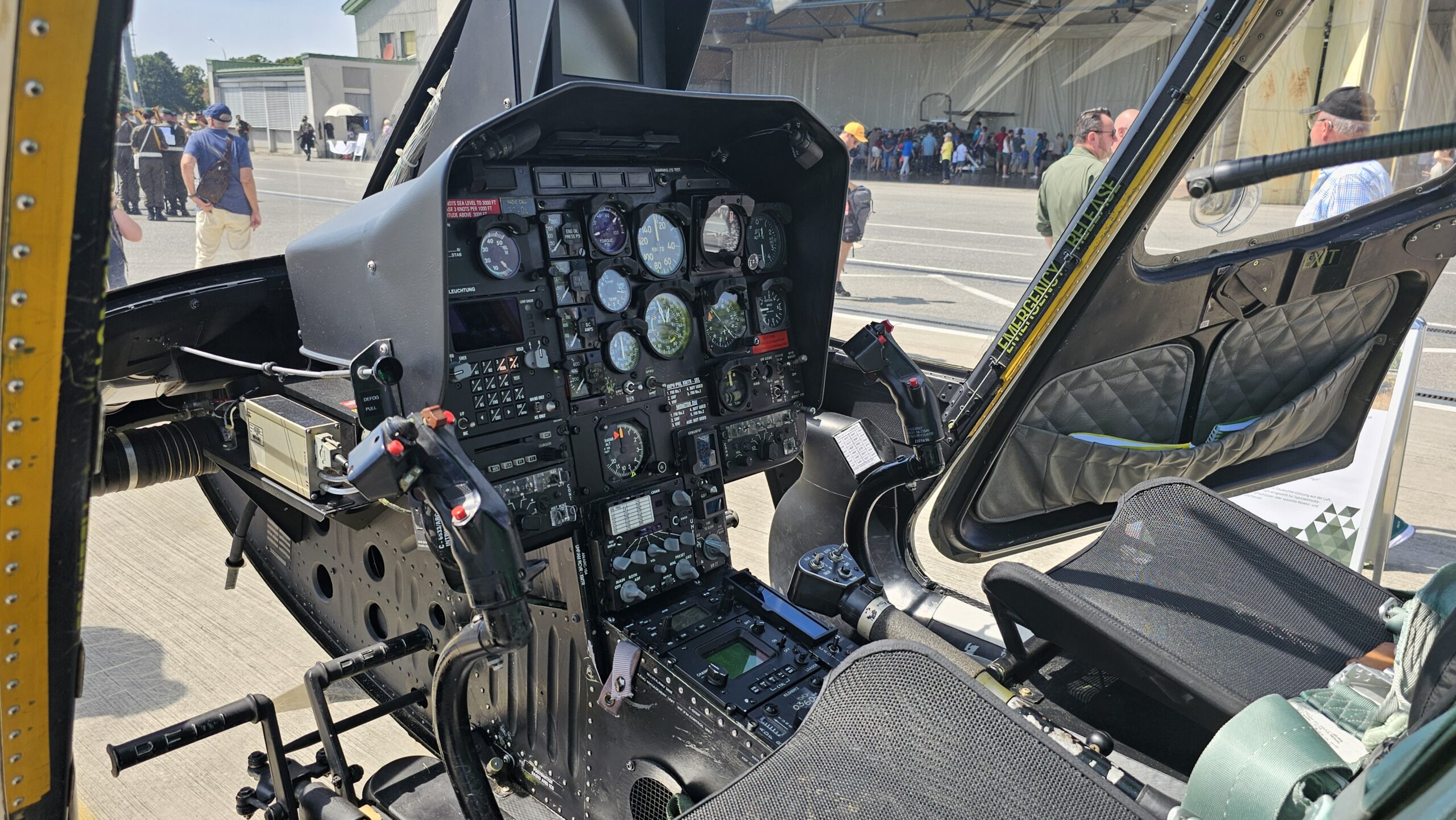 Cockpit des Bell OH-58B Kiowa – ©Martin Rosenkranz Cockpit des Bell OH-58B Kiowa – ©Martin Rosenkranz