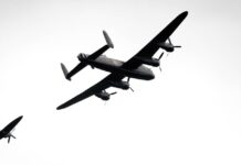 Niederländer graben britischen Weltkriegs-Bomber aus Niederländer graben britischen Weltkriegs-Bomber aus – ©Mediacentrum Defensie