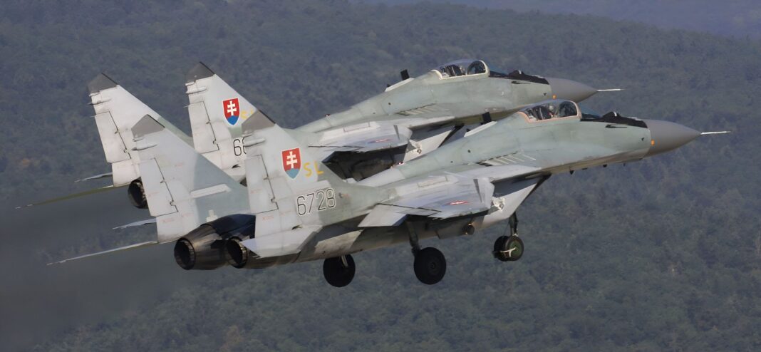 MiG-29-Kampfjets mit slowakischen Hoheitszeichen – ©Georg Mader