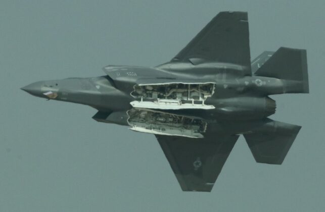 Dubai Air Show 2025 &ndash; &copy;Georg Mader