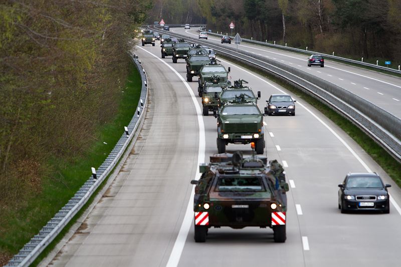 06335_c_Bundeswehr Bundeswehr-Konvoi auf der Autobahn – ©Bundeswehr