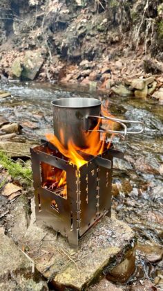 Die Bushbox von Bushcraft Essentials in Anwendung. &copy;Bushcraft Essentials