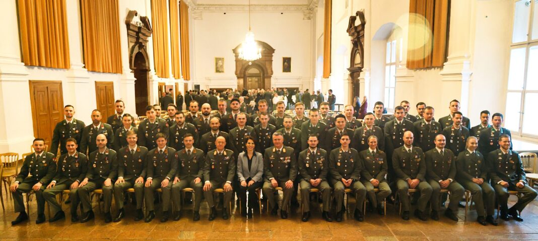 Neue Offiziere und Unteroffiziere treten Dienst in Salzburg an – ©Bundesheer/Riedlsperger