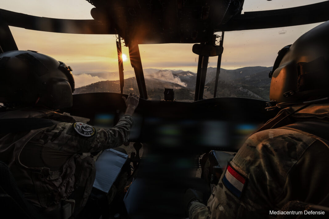 Blick aus Hubschrauber-Cockpit – ©Mediacentrum Defensie