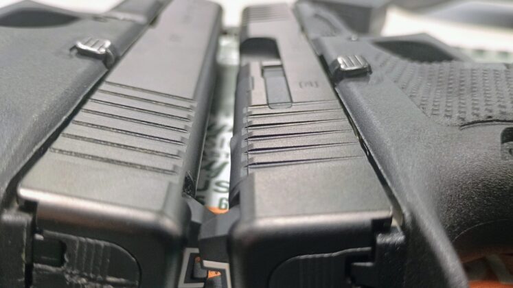 Serrations der Glock Gen6 (rechts) im Vergleich zu Gen5. &copy;Milit&auml;r Aktuell/Bendl