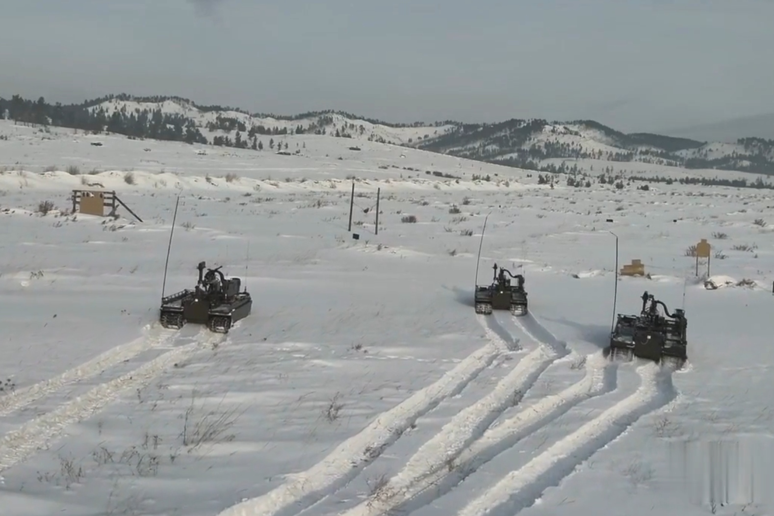 HTPK courier in action on a snow-covered shooting range - ©Archive HTPK courier in action on a snow-covered shooting range - ©Archive