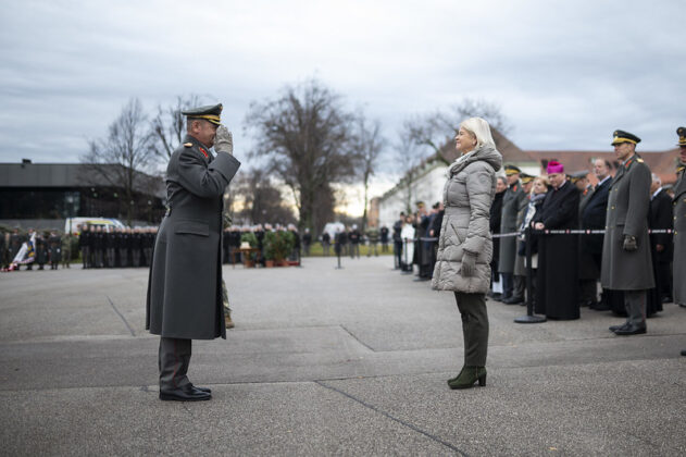 Generalmajor Pronhagl bei der Kommando&uuml;bergabe an der MilAk. &copy;Peter Kulec