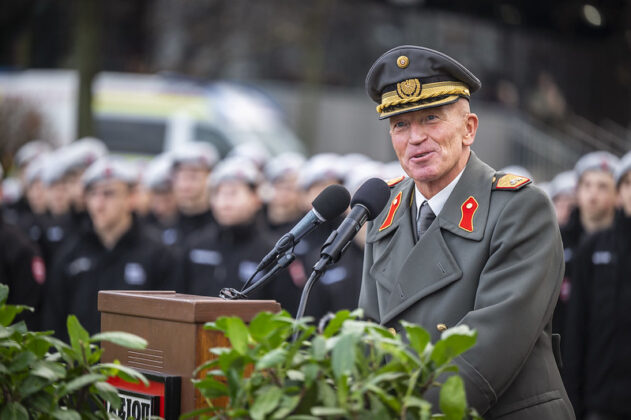 Impressionen von der Kommando&uuml;bergabe der MilAk an Brigadier S&eacute;gur-Cabanac. &copy;Peter Kulec