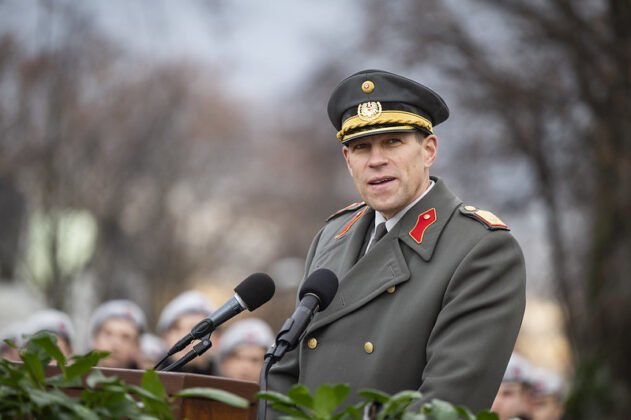 Impressionen von der Kommando&uuml;bergabe der MilAk an Brigadier S&eacute;gur-Cabanac. &copy;Peter Kulec