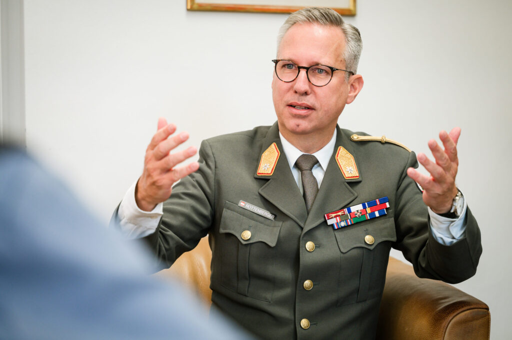 Reuben Rottenberger Brigadier Rottenberger über den Zweck der Militärdiplomatie