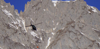 Austrian Armed Forces assist with forest fire on the Nordkette AB212 of the Austrian Armed Forces on a fire-fighting mission in the mountains - ©Bundesheer/Seidner