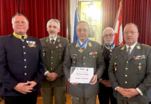 Deutschmeisterbund lud zum Neujahrsempfang – Ehrung für Generalstabschef Striedinger General Rudolf Striedinger wurde vom Deutschmeisterbund ausgezeichnet – ©DMB/Wichmann