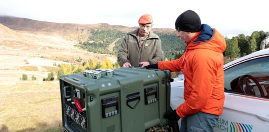 Brigadier Friedrich Teichmann and Gunnar Fleisch, Accurision, at the Navigation Warfare Exercise 2025 ©Militär Aktuell/Bendl