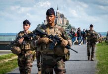Explosive debate: Will France leave NATO? French soldiers in front of Mont-Saint-Michel - ©France MoD