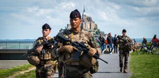 Explosive debate: Will France leave NATO? French soldiers in front of Mont-Saint-Michel - ©France MoD