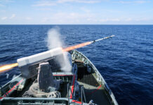 Mit Verteidigungsanleihen Europas Sicherheit von morgen stärken Die Korvette Oldenburg verschießt einen Luftziel-Flugkörper RAM Rolling Airframe Missile – ©Bundeswehr/Theska
