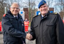 Johanniter stellen der Bundeswehr 100 Fahrzeuge zur Verfügung Johanniter stellen der Bundeswehr 100 Fahrzeuge zur Verfügung – ©Bundeswehr/Alpers