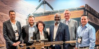 Vertragsunterzeichnung – ©Steyr Arms