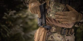 Oberland Arms: Exklusives Dienstholster für P80 mit GTL II Dienstholster Pistole 80 mit GTL22 von Oberland Arms. ©Oberland Arms