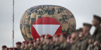 Austrian Armed Forces significantly increase personnel Austrian Armed Forces soldiers in front of a hot air balloon - ©Bundesheer/Kulec