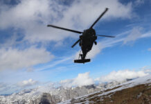Österreichs Hubschrauberpiloten trainieren wieder im Hochgebirge Black Hawk im Gebirge – ©Bundesheer