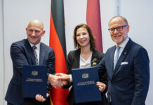 Lettland plant Produktion von Panzerabwehrminen mit Dynamit Nobel Defence MoD-Unterzeichnung – ©Ministry of Defence of Latvia/Gatis Dieziņš