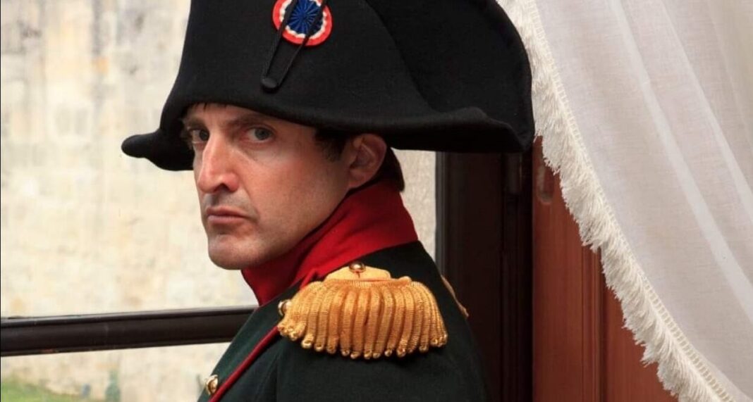 Mark Schneider als Napoleon Bonaparte – ©Privat/Joeri de Rocker