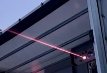 Inleap Photonics setzt auf laserbasierte Drohnenabwehr Lasereinheit feuert – ©Inleap Photonics