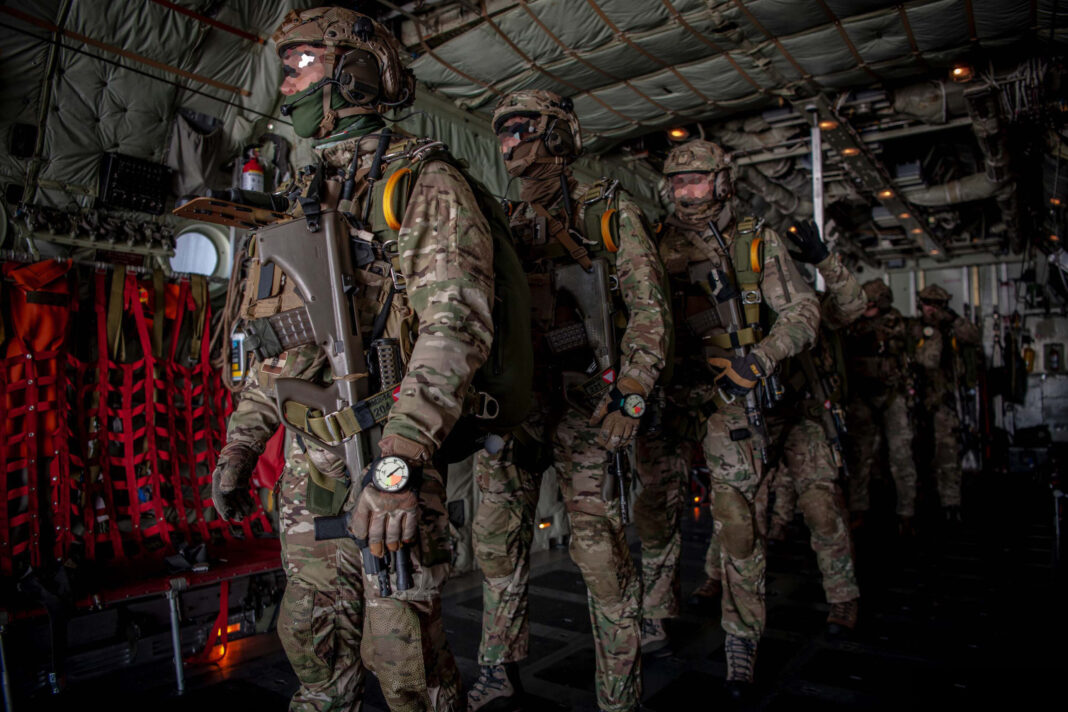 Parachutists of the fighter commando. ©Federal Army/Gorup Parachutists of the fighter commando. ©Federal Army/Gorup