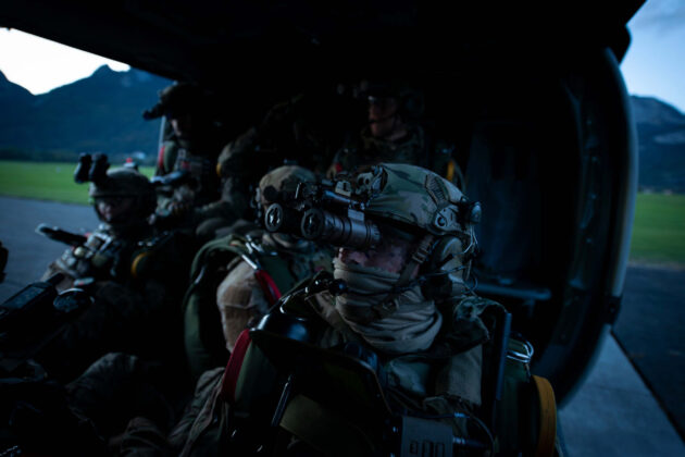 Fallschirmspringer des Jagdkommandos. &copy;Bundesheer/Gorup