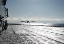 „Steadfast Dart 2026“: Türkische Marine setzt Baykar TB3 in Eiseskälte ein Bayraktar TB3 landet auf „TCG Anadolu” – ©Türkei MoD