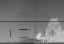 US submarine sinks Iranian frigate “Dena” Iranian frigate "Dena" shortly before its sinking - ©Archive