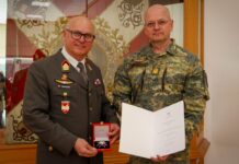 Colonel Wolfgang Kralicek receives Grand Decoration of Honor for Services to the Republic of Austria Colonel Wolfgang Kralicek receives the Grand Decoration of Honor for Services to the Republic of Austria - ©Cornelia Leobacher