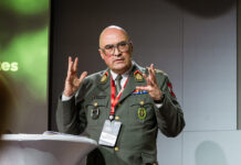 Colonel Jürgen Schlechter takes over the ARWT Colonel of the General Staff Jürgen Schlechter - ©Sebastian Freiler