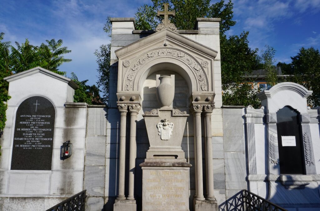 Das Grabmal der Familie Tegetthoff auf dem Sankt-Leonhard-Friedhof in Graz – ©Gábor Orbán