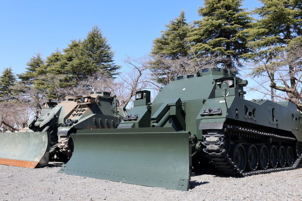 Typ Japan präsentiert erstmals neuen Pionierpanzer Dozer Typ 23