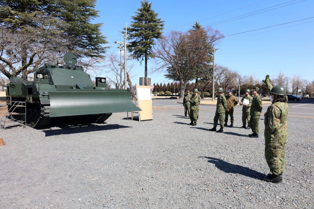 Typ Japan präsentiert erstmals neuen Pionierpanzer Dozer Typ 23